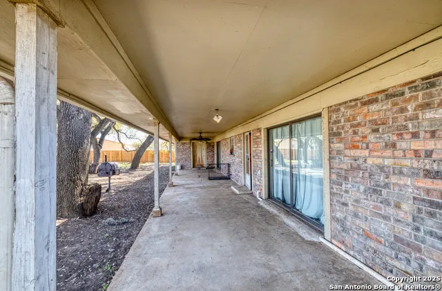 36 Pecan Dr Leakey, TX 78873